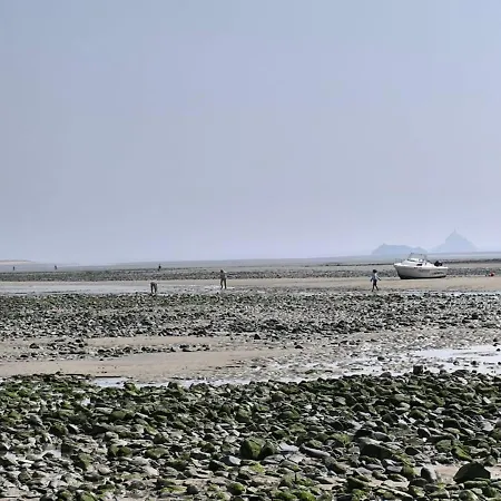 Proche De La Baie Du Mont Michel شقة