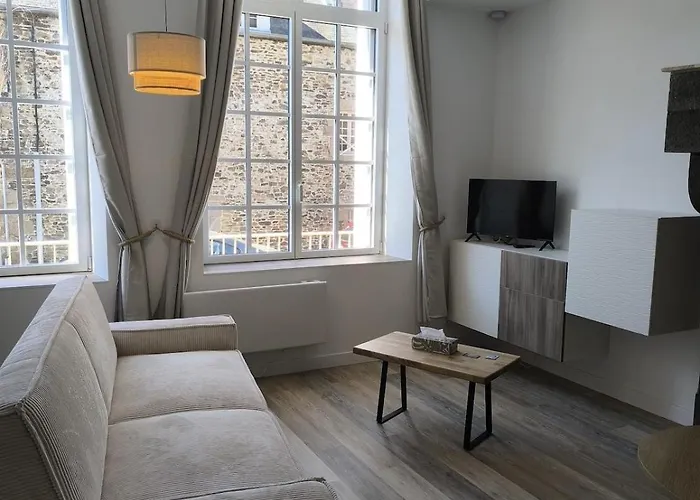 Proche De La Baie Du Mont Michel 아파트